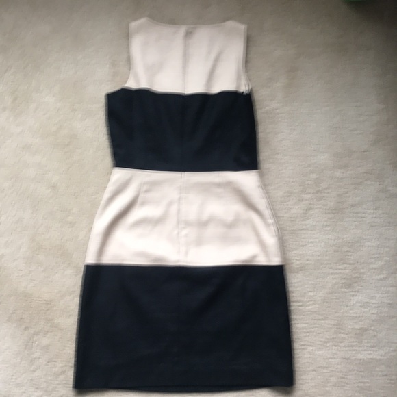 Women’s Banana Republic Black and Tan Sleeveless Dress Size 2 - Picture 2 of 5